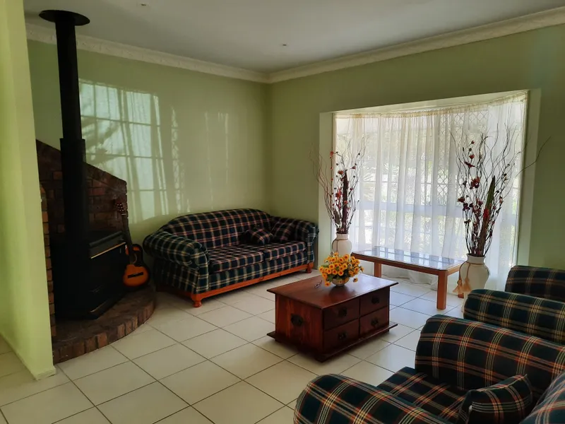 Country Living close to the city, 5 Bedroom house on 1.01 Hectares of 