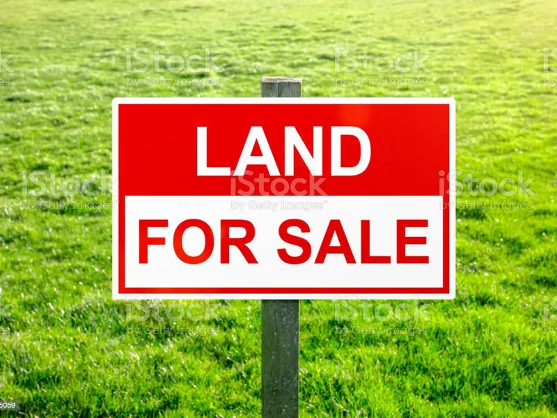 PREMIER LOCATION !!! Build you Dream House or 3 Townhouses !!!