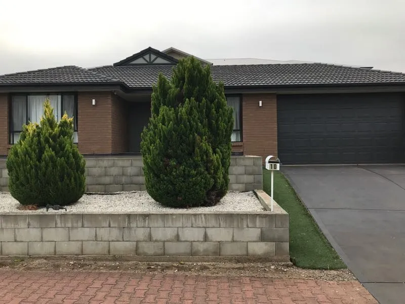 MODERN AND SPACIOUS FAMILY HOME