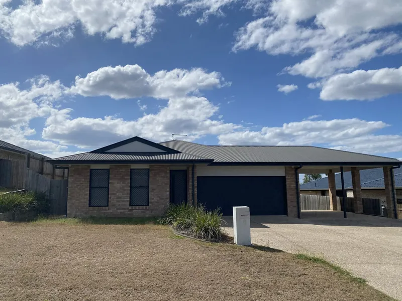 Modern - 4 bed, 4 bathroom home - Gatton !!