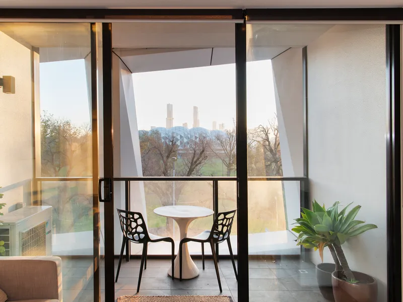 MELBOURNE'S PREMIER LOCATION!