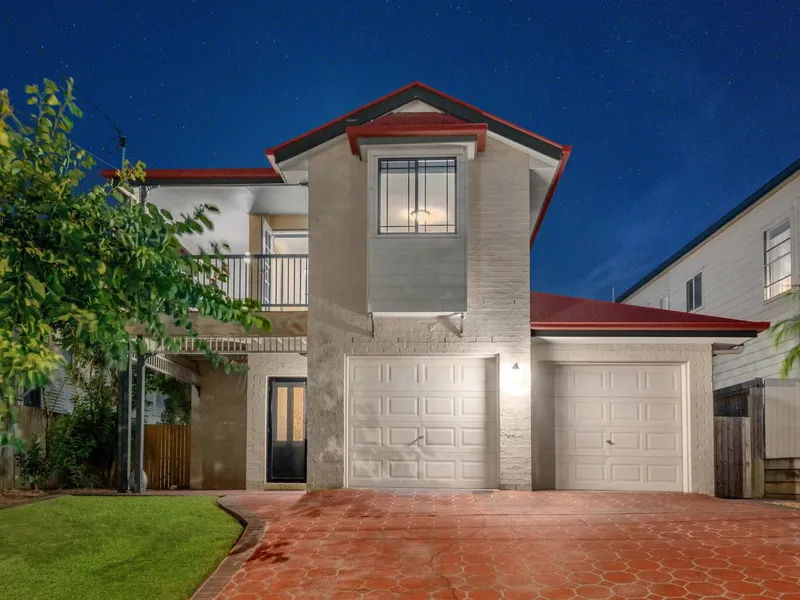 Double Storey Family Home with Air-Con, Walk to Lourdes Hill