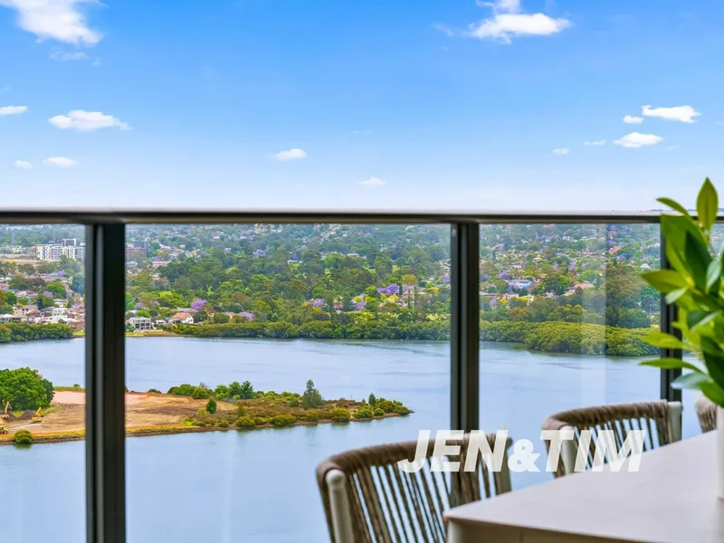 LEVEL 19 | IMMACULATE HOME WITH SPECTACULAR WATER VIEWS