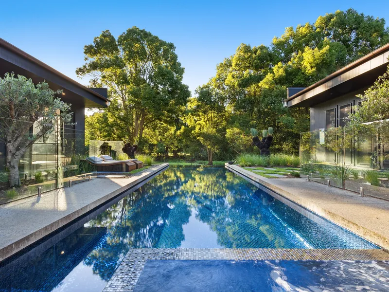 Sought-after Hinterland House with 6 Bedrooms, Pool & Heated Spa