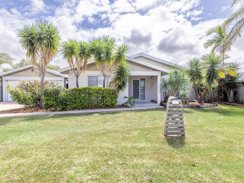 Large Yard With Pool!