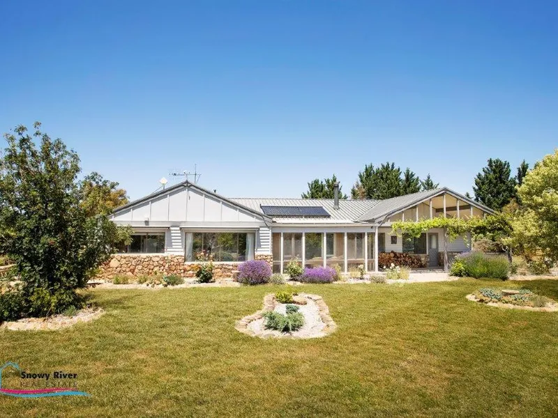 Unique offering - Two houses and a 6 bay shed