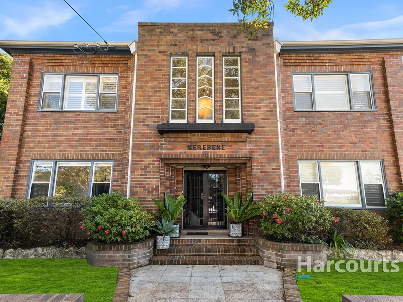Spacious and Beautifully Renovated Art Deco Apartment in Blue Ribbon Locale