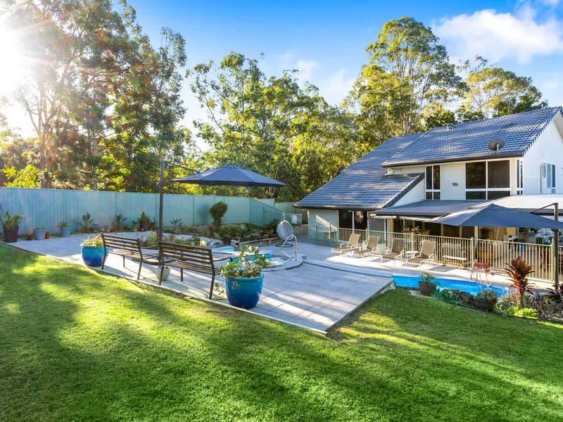 Golf Course Precinct Massive Family Home Top Location Suitable For a BIG Family POOL SPA Outdoor Entertainment Area BIG FLAT BLOCK Ticks ALL The BOXES