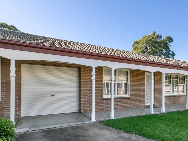 SPACIOUS & UPDATED UNIT IN OUTSTANDING LOCATION!