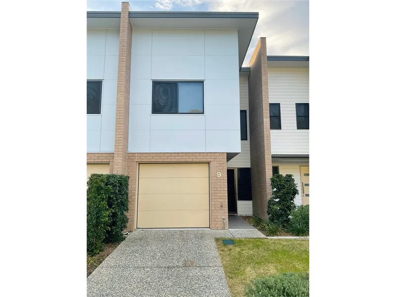 Near New Townhouse - 