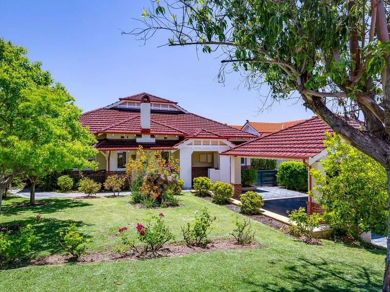 Prized Location Art Deco Family Home near Schools and Park
