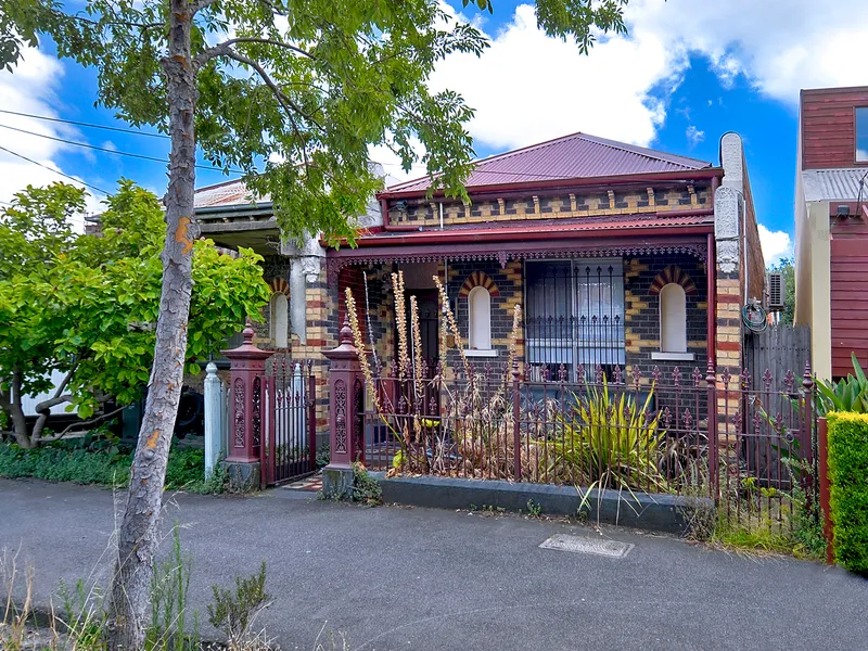 Period Charm in a brilliant location