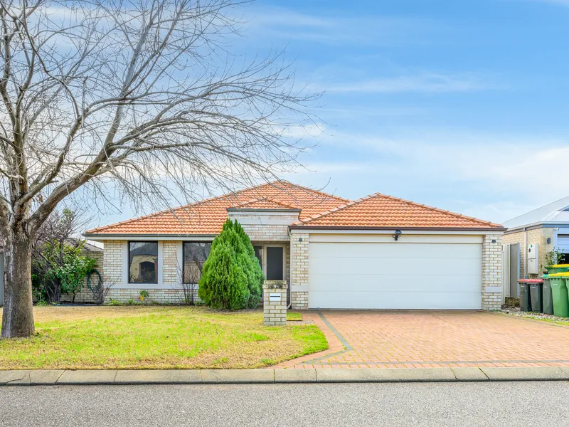 Spacious Family Home in Harrington Waters!