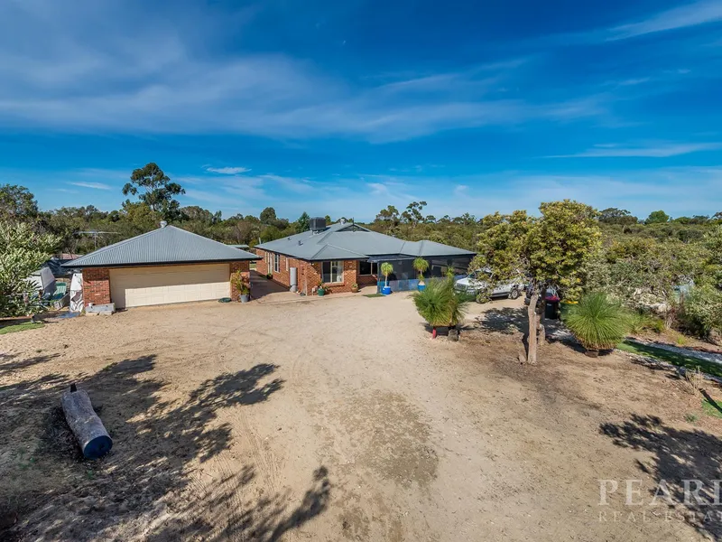 The Tree change awaits in this 4x2 set on 2.6 acres with loads of Extra's!