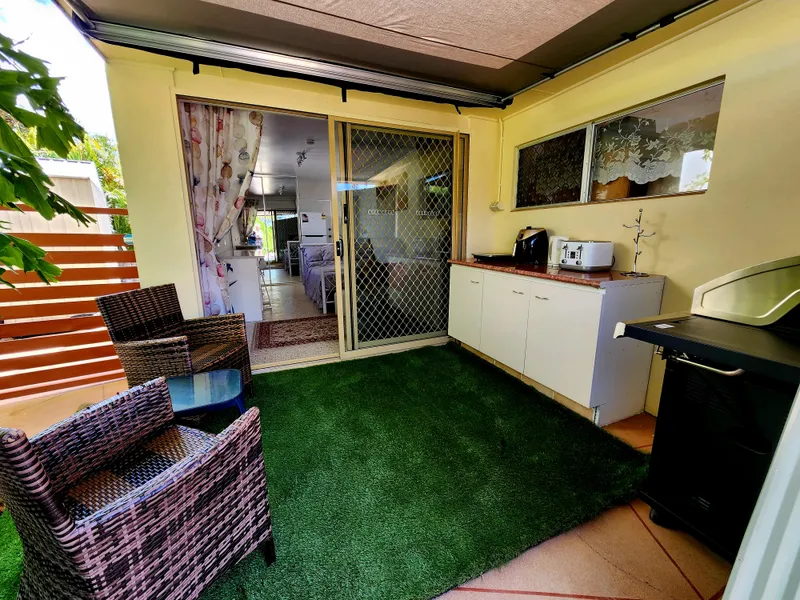 Shared Accomodation Self-contained private Studio situated in Burleigh Waters has everything included Just Bring your Pyjamas.