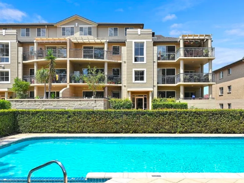 Split level apartment in resort community with great location