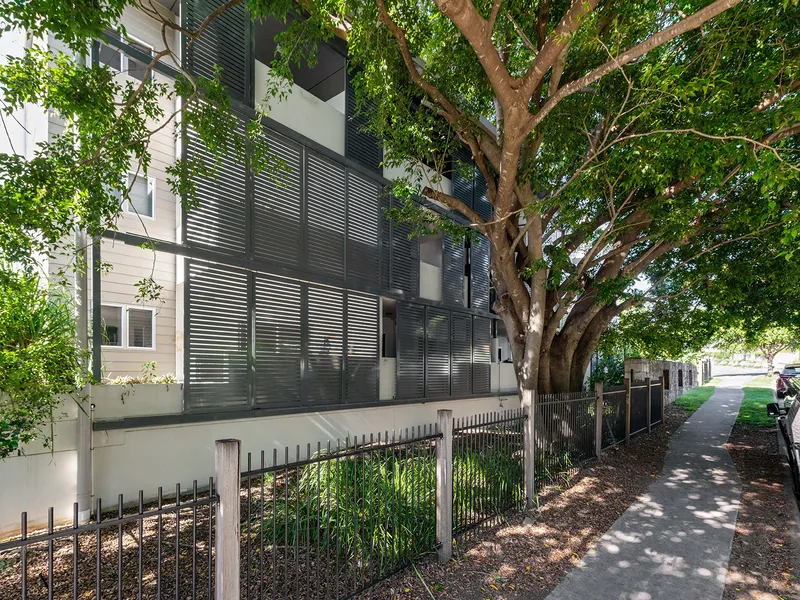 Stylish Ground Floor Unit in Leafy Pocket