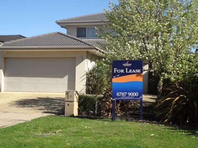 SPACIOUS FAMILY HOME WITH VIEWS!!