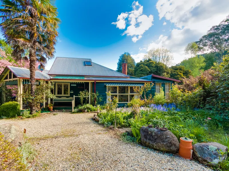 3 acres with creek frontage & 2 megalitre water licence