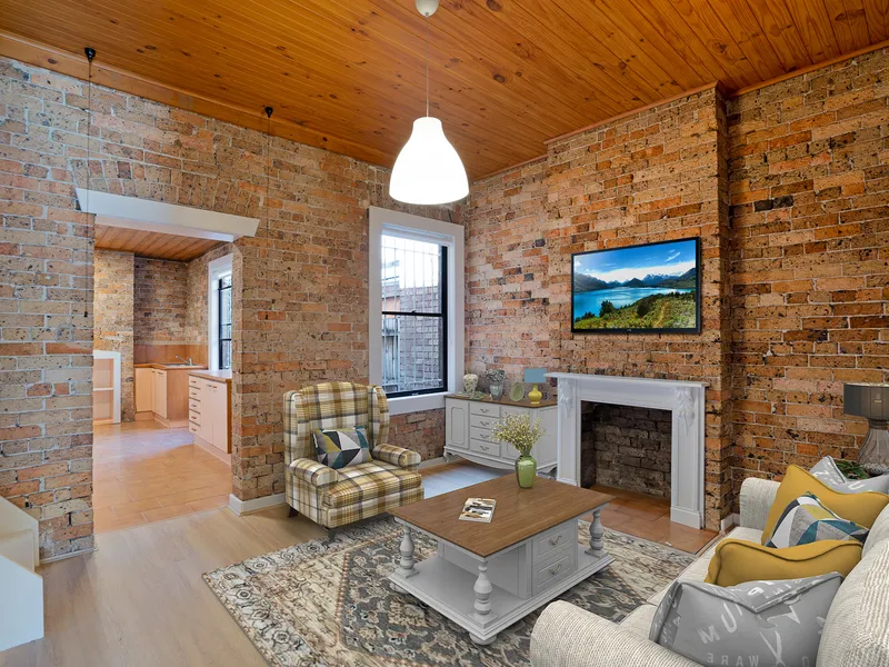 FULLY RENOVATED 3 BED + STUDY - CLASSIC TERRACE IN A FANTASTIC LOCATION