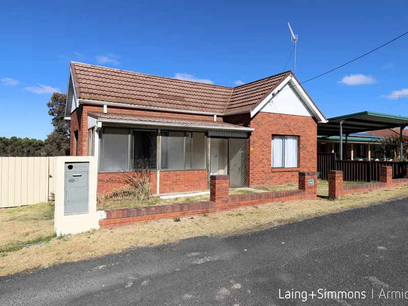 Quaint Family Cottage on a Large Central Block
