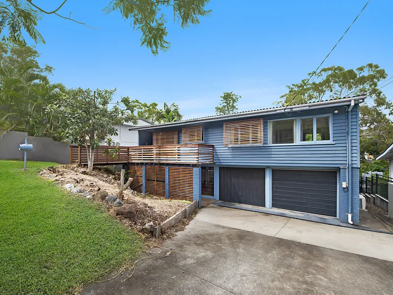 HUGE HIGHSET HOME IN THE HEART OF HOLLAND PARK