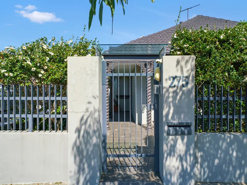 Prime corner position, 493 sqm level land