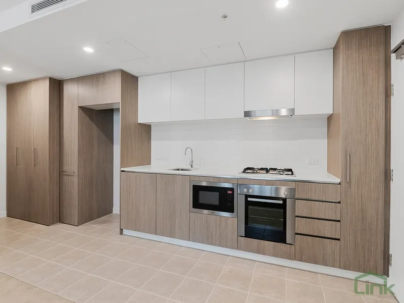 New 1 bedroom unit at prime position