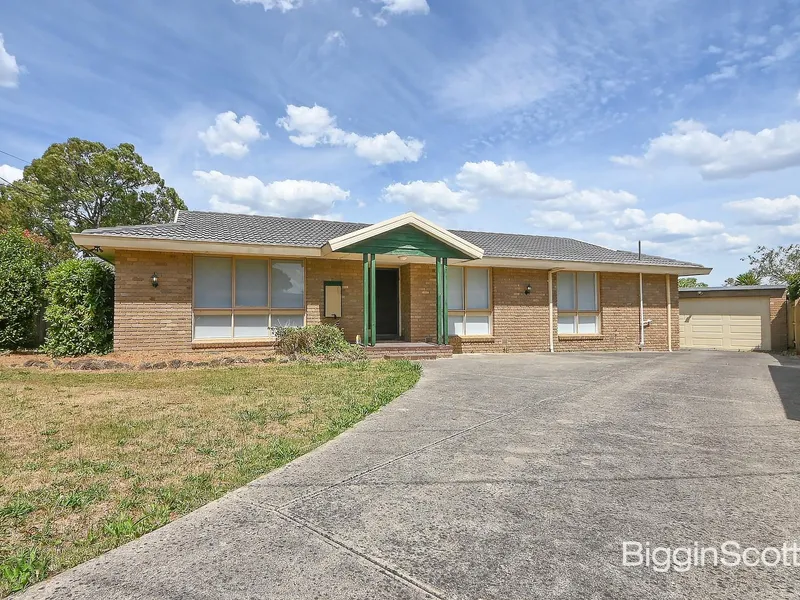 Stylish 4-Bedroom Retreat in the Heart of Wantirna