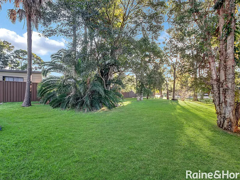 Exceptionally Rare Vacant land in leafy lakeside pocket