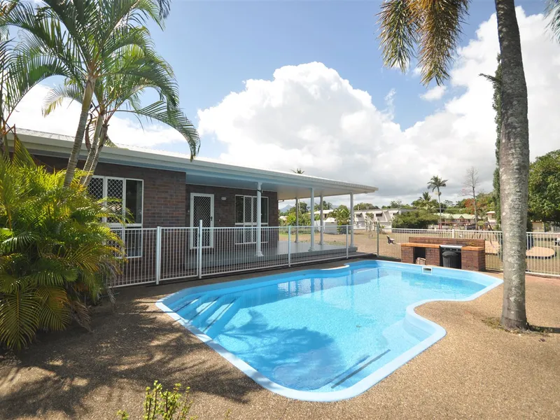 Beautiful Lowset Home Overlooking Parkland