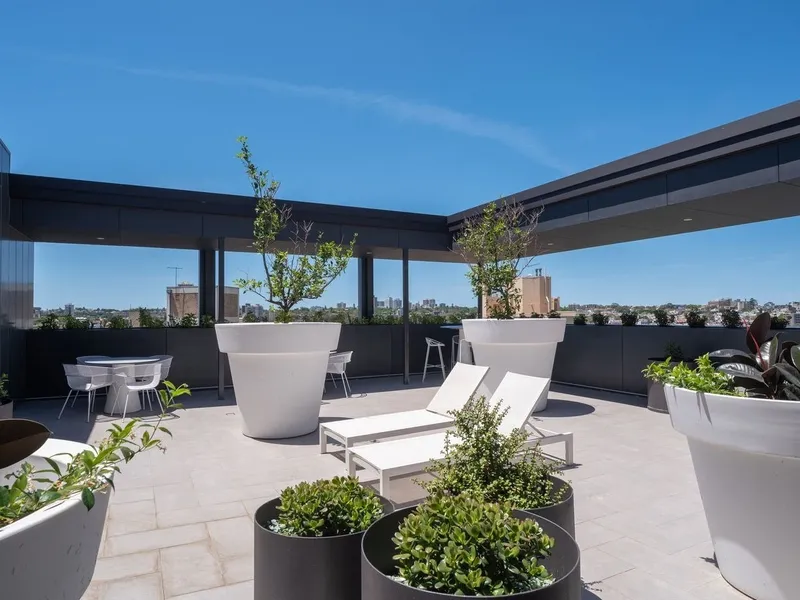 Modern Executive Studio Located In The Ultimate Convenience - The Hensley