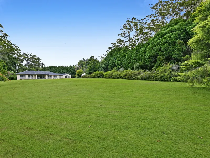 MAGNIFICENT PRIVATE ACREAGE RETREAT - ABSOLUTELY LEVEL USABLE LAND