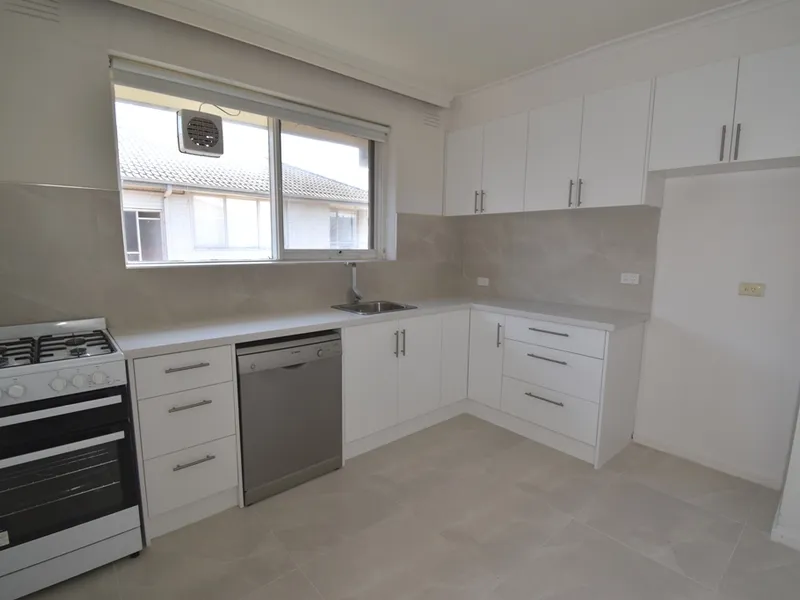 NEW FLOORING/NEW KITCHEN/REVERSE CYCLE AIR CONDITIONING