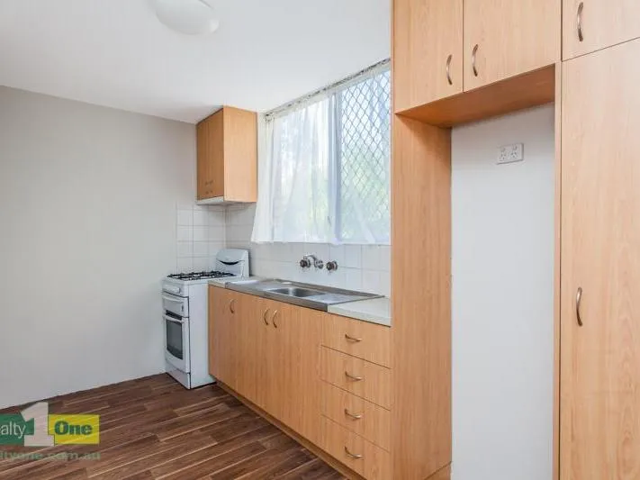EXCELLENT LOCATION - LOCK UP & LEAVE - VIEWING FRIDAY 25/11/2022 12PM - 12.10PM
