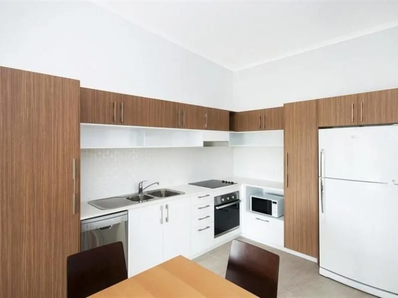 Secure Fully-Furnished Unit - Close to JCU & Hospital