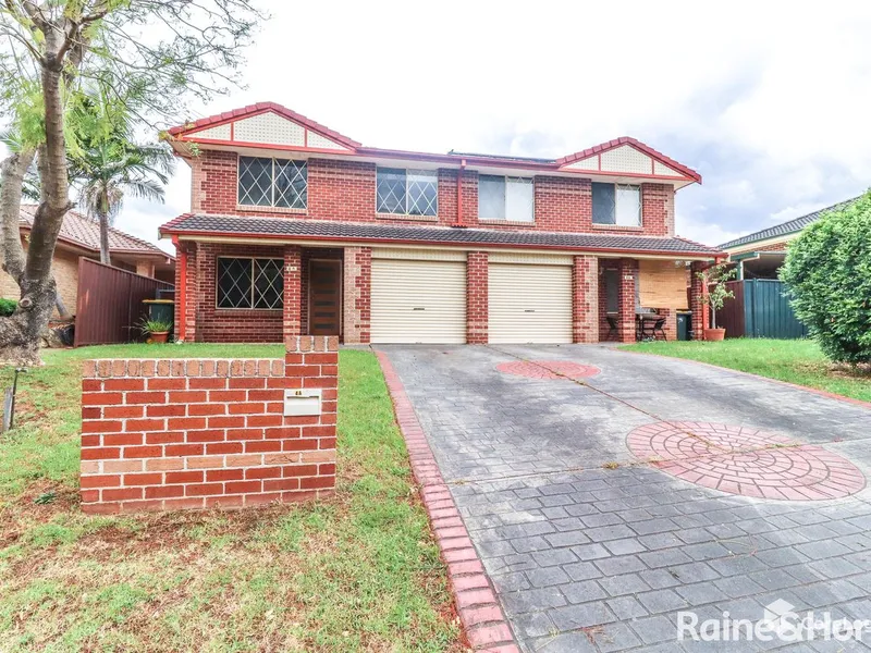 DUPLEX CLOSE TO ALL AMENITIES!