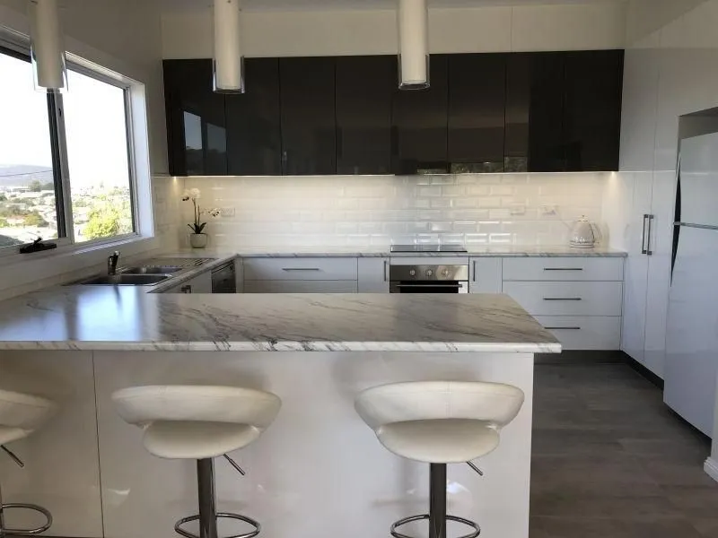 Modern 3 bedroom 2 bathroom House - South Launceston