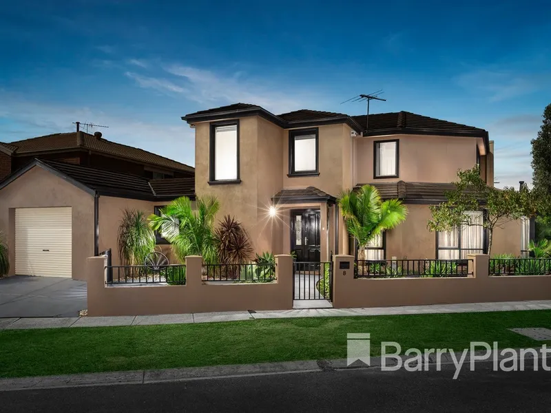 Modern Living - Walk to Westfield and Train