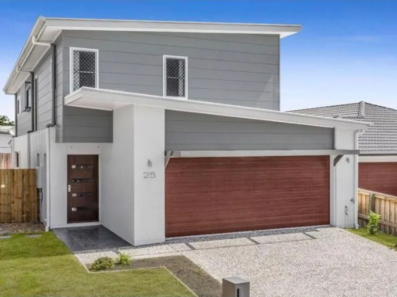 Neat as a pin and ready to move in !!!