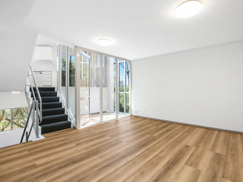 Newly Renovated Townhouse With Rooftop Terrace