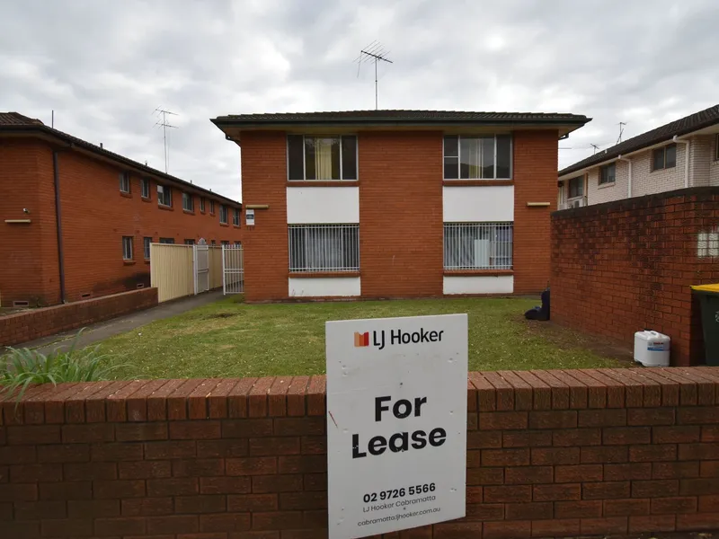 1ST FLOOR 2 BEDROOM UNIT! FRESHLY PAINTED