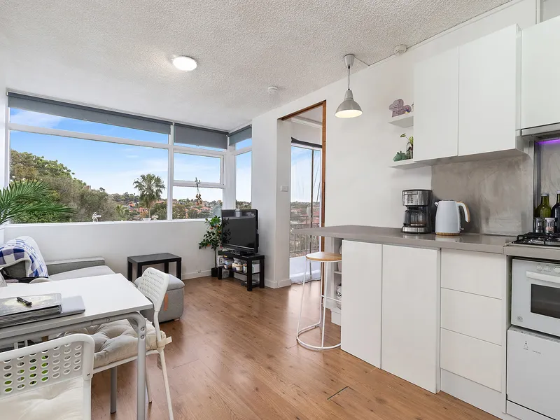 Wonderful north-facing apartment in the heart of everything