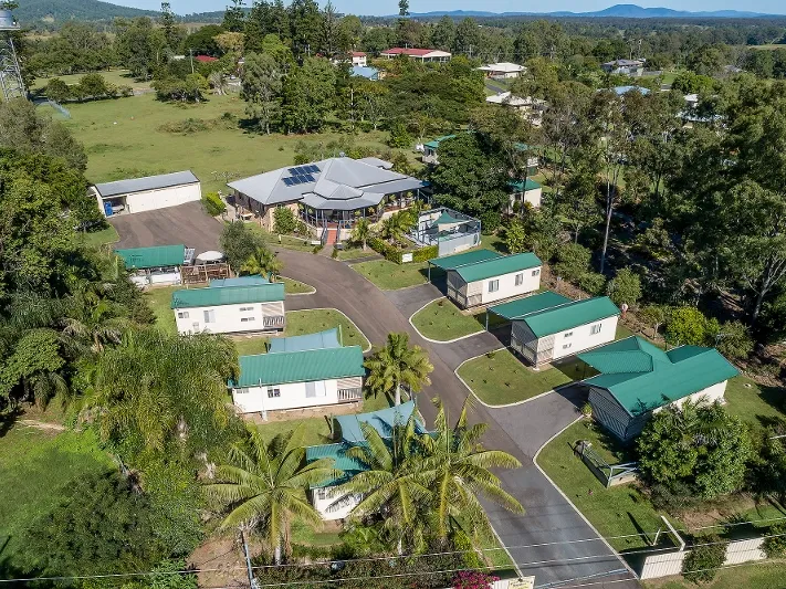 LUXURY RESIDENCE PLUS SOLID INCOME STREAM.