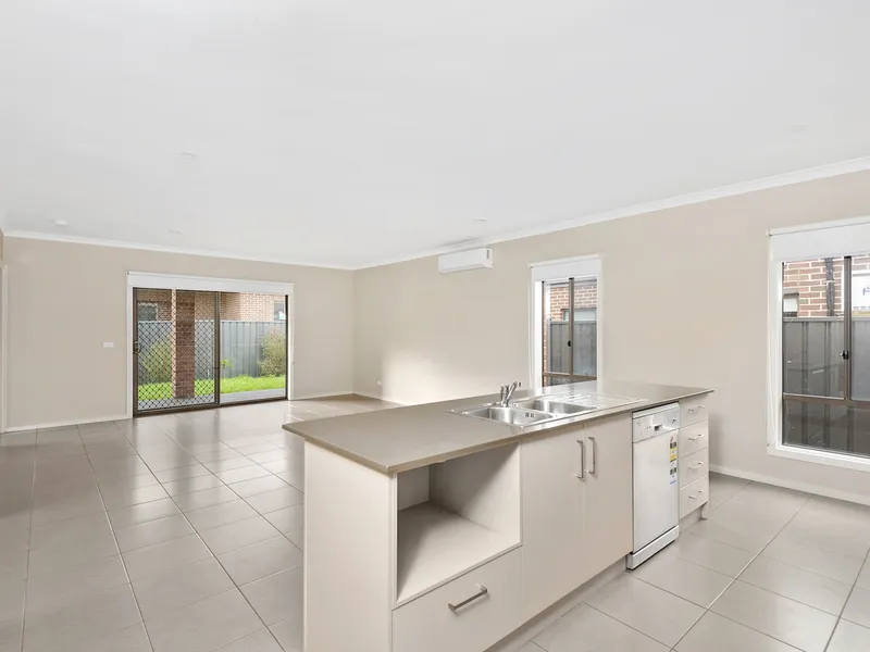 4 BEDROOMS | DUCTED HEATING | 2 LIVING AREAS