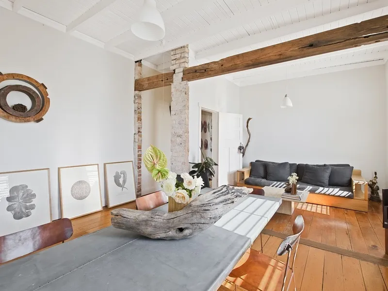 Stylish Semi In The Heart Of Manly