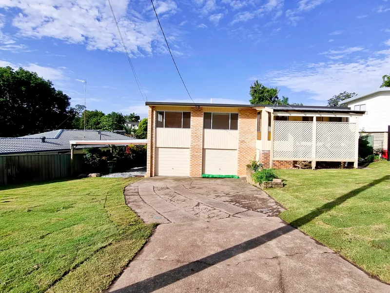 Two Storey 4 Broom Home With Pool