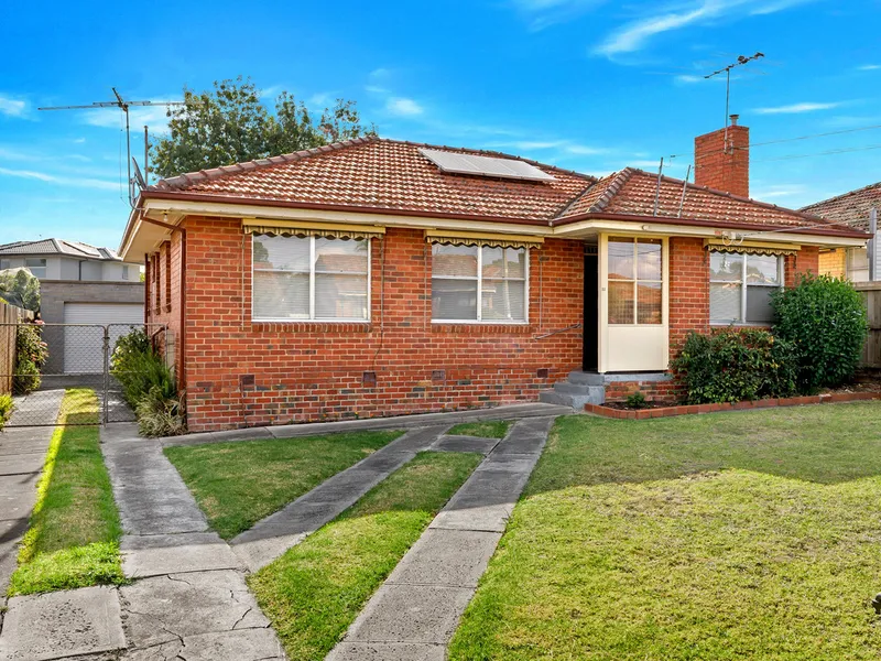 Proudly Maintained, Presentation & Popular Location!