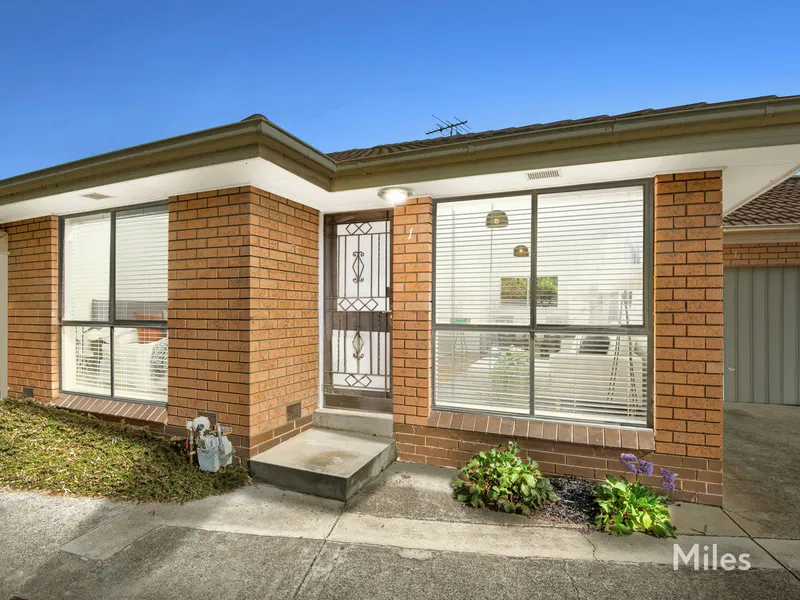 Stylish Single-Level Living, Superb Lifestyle Location