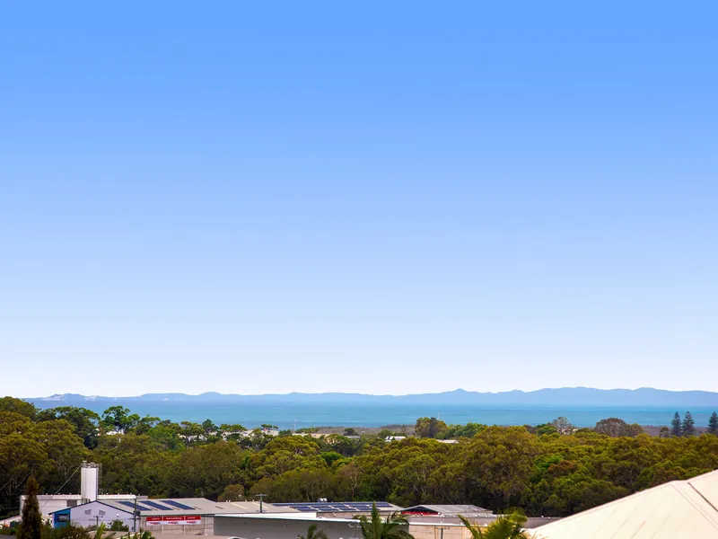 GRAND FAMILY HOME WITH OCEAN VIEWS!